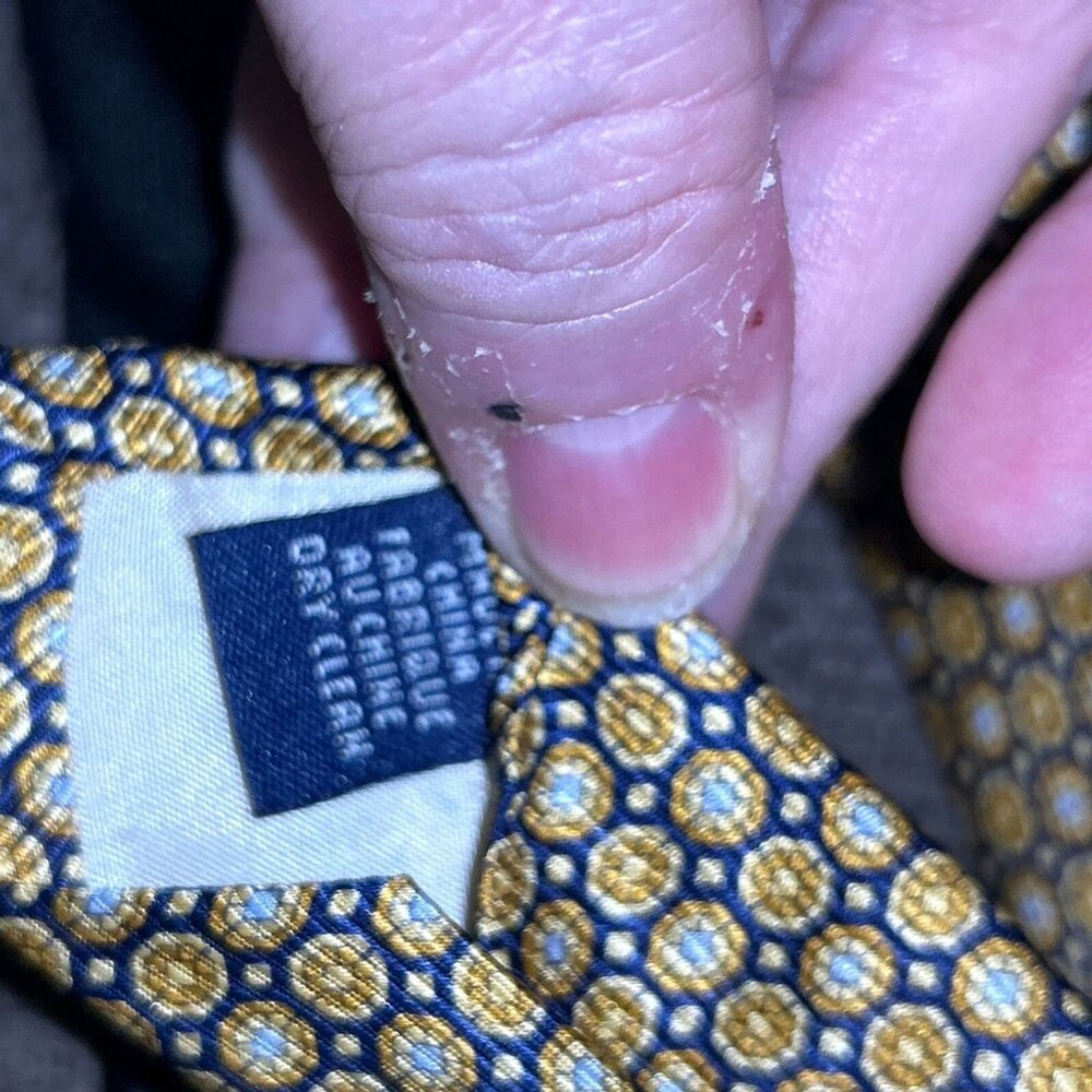 IZOD Gold Geometric Silk Tie - Picture 5 of 6